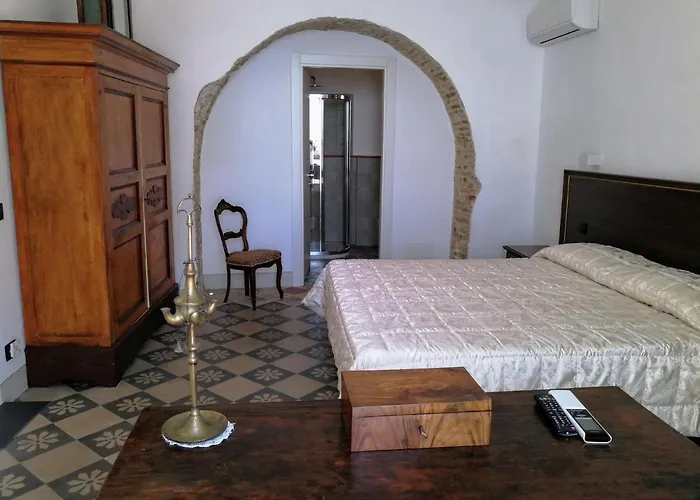 לינה וארוחת בוקר Il Berso Di Porta Catena ואסטו